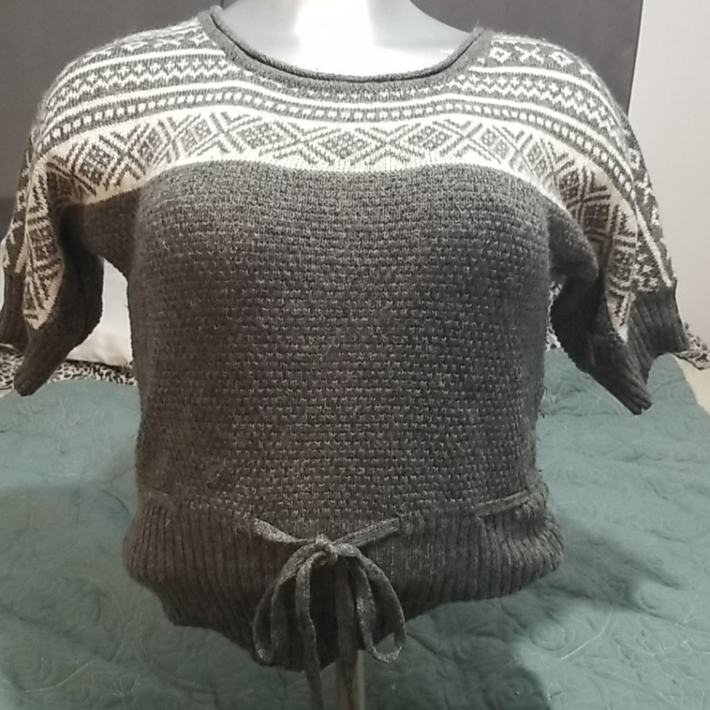 Short sleeve top.